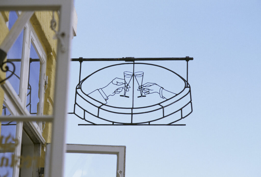 店舗や会社の「顔」は、どう決める？看板の種類と選び方ガイド｜看板ワークス