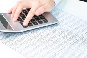 コストを抑えて効果アップ！賢い看板の予算術｜看板ワークス