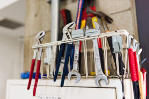 看板は「設置したら終わり」じゃない？ 寿命を延ばすメンテナンス術｜看板ワークスコラム