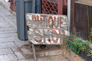 看板リニューアル、いつが正解？見直しの3つのタイミング｜看板ワークス