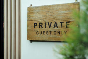 看板リニューアル、いつが正解？見直しの3つのタイミング｜看板ワークス